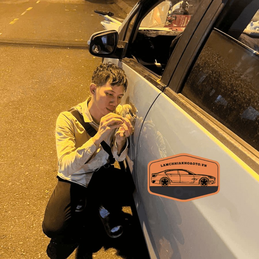 thợ mở khoá ô tô chuyên nghiệp