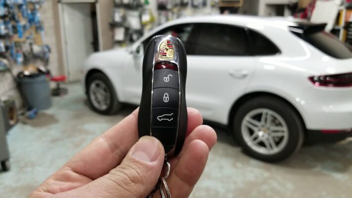 https://lamchiakhoaoto.vn/ Chìa Khóa Porsche Taycan