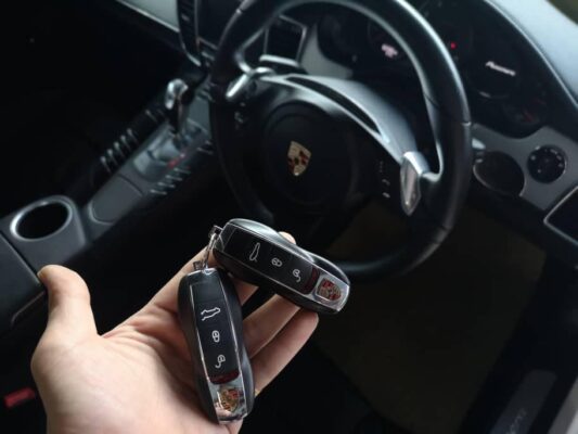 https://lamchiakhoaoto.vn/ Chìa Khóa Porsche Panamera 2013+