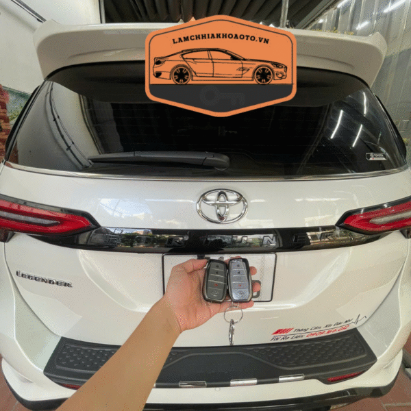 chìa khoá xe fortuner