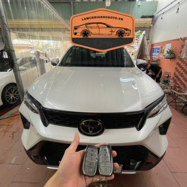 chìa khoá xe fortuner