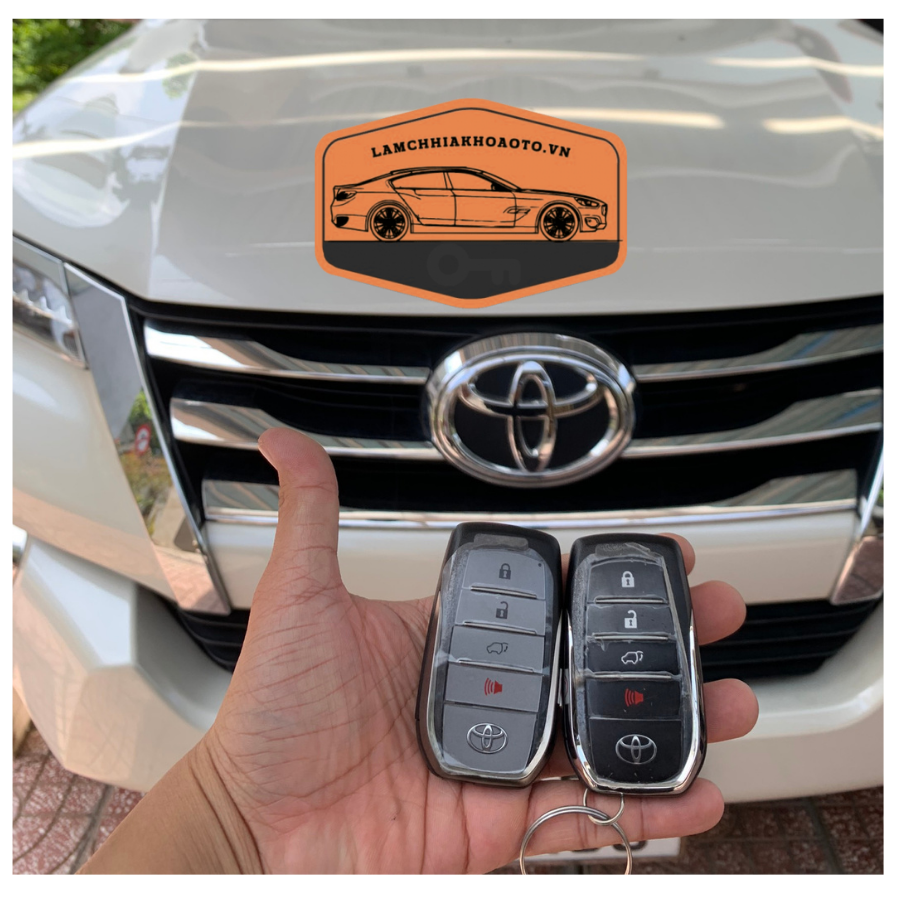 chìa khoá xe fortuner