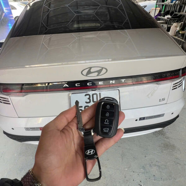 chìa khoá xe accent